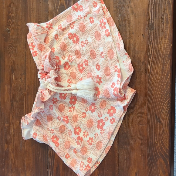 bella bliss | Bottoms | Bella Bliss Daisy Themed Shorts | Poshmark